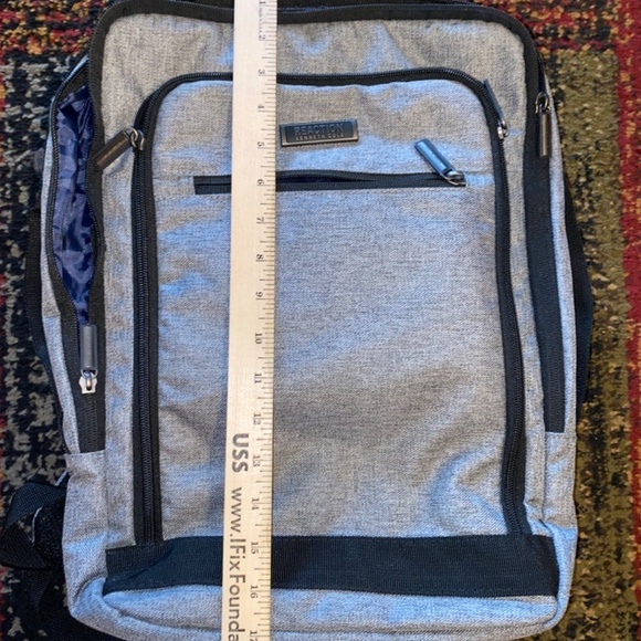 Kenneth Cole Reaction laptop backpack great condition - Picture 10 of 11